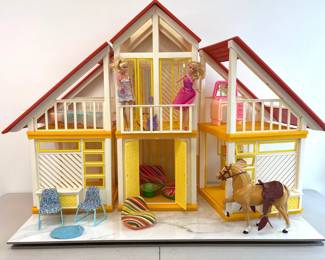 Lot 3985 Vintage 1970s Barbie Dream House Furniture Accessories
