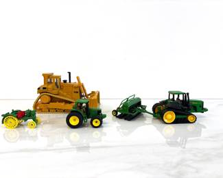 Lot 4511 Ertl Caterpillar D10N Bulldozer Toy John Deere Farm Toys