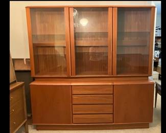 Lot 3988 Vintage MCM Style Nordic Furniture Teak Illuminated Sideboard Hutch
