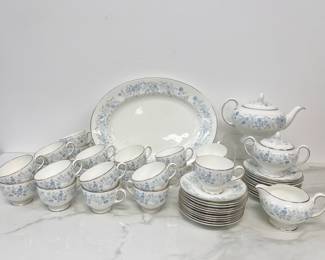 Lot 4653 Vintage Wedgwood Belle Fleur Bone China Teapot Coffee Cups Platter More
