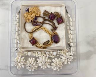 Lot 4713 Vintage Costume Jewelry