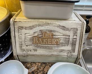 Bread box 