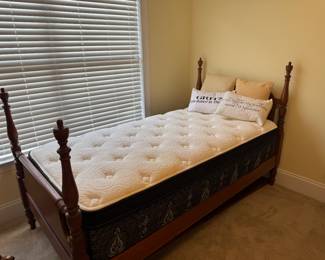 Matching pair of twin beds 