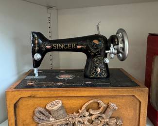Singer sewing box 