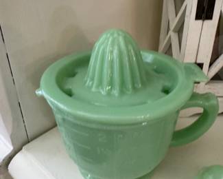 Jadeite juicer measuring cup combo 