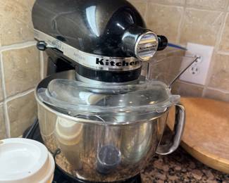 Kitchen aid artisan with extra attachments