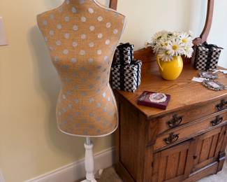 Half mannequin on stand 