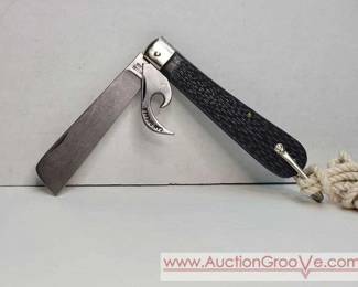 30 KNIVES THIS AUCTION