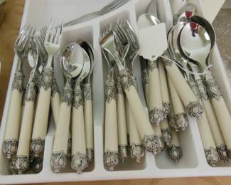 Essentials Renaissance flatware