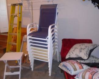 Stacking lawn chairs