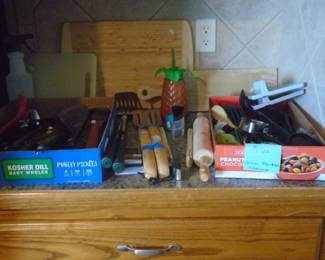 Misc kitchen utensls
