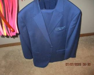Jos A Bank suit (like new)