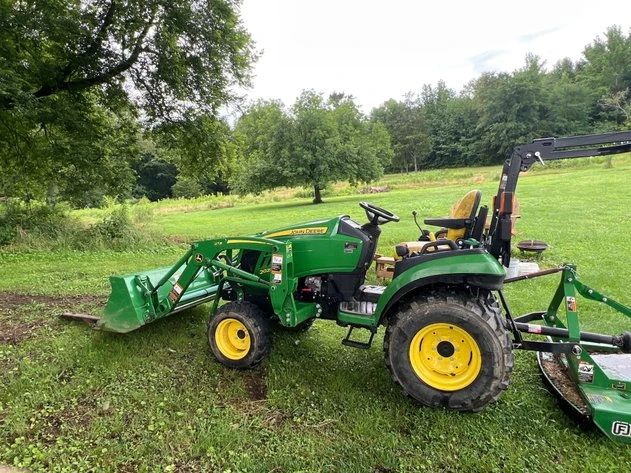 JOHN DEERE 2025R TRACTOR