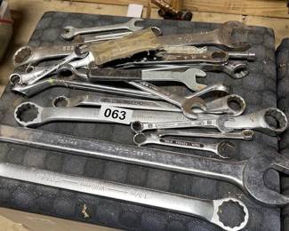 LOT OF WRENCHES