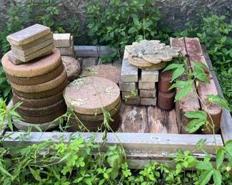 LOT OF OUTDOOR STONES