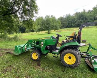 JOHN DEERE 2025R TRACTOR