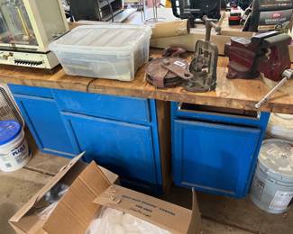 KITCHEN CABINETS WITH COUNTER