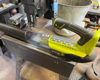 RYOBI BLOWER WITH BATTERY AND CHARGER
