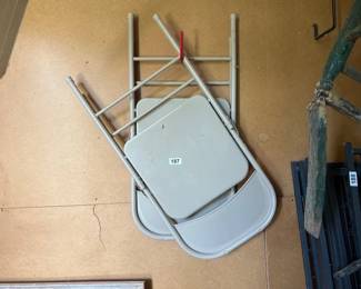 2 FOLDING CHAIRS