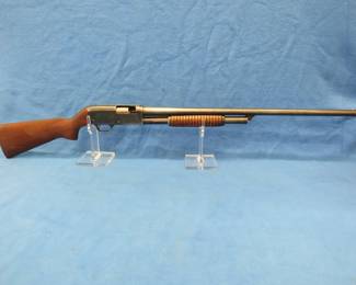 Lot 15. Stevens Model 820B 12-gauge pump shotgun. NSN. 2 3/4" chamber with a 28" barrel.