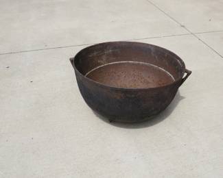 Lot 160. Vintage cast iron kettle 20" wide x 10 1/2" deep, has all three feet
