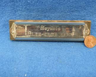 Lot 345. Seydel's 10-hole tremolo Glee Club harmonica in the key C.