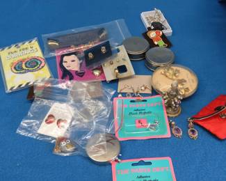 Lot 136. Costume jewelry