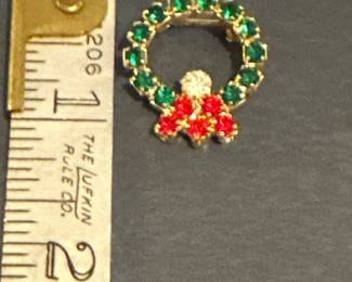 Vintage rhinestone Christmas wreath pin