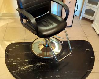 Salon Stylist Swivel Chair with Floor Mat
