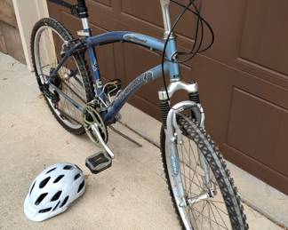 Diamondback Wildwood Hybrid Bike with Helmet