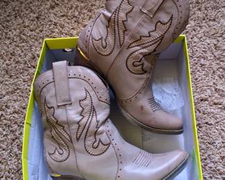 Volatile Womens Cowboy Boots, Size 8.5
