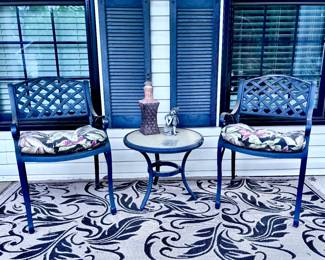 Outdoor Furniture Cast Aluminum Chairs and Table