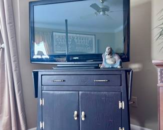 Drop Leaf Chest / Cabinet and Flatscreen TV