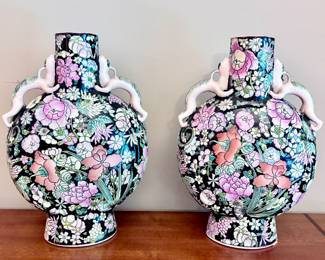 Chinese Famille Rose Porcelain Flask / Vase