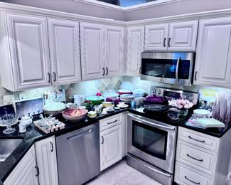 Kitchen Items, Pyrex, Dinnerware, Bakeware, Cookware Etc.