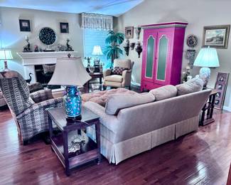 Living Room Furniture, Lamps and Décor 