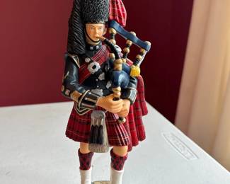 Scots Guard Piper Sculpture 