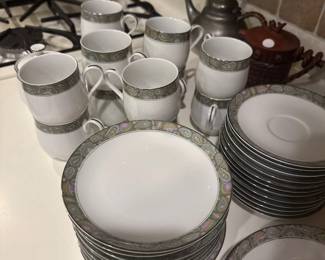 Sango Persian Garden China 72 piece dinnerware set 