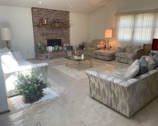 Very nice living room set