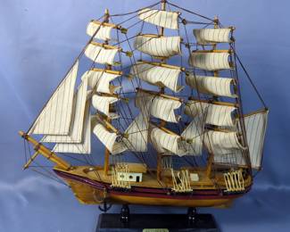 Keyshous Clipper Ship & Juan Sebastian Deelcano Sailboat Models