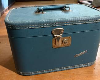 Vintage traincase