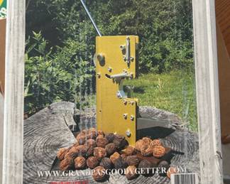 Walnut nut cracker