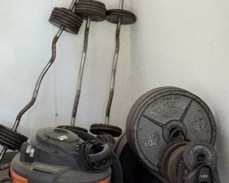 Weight plates and barbells