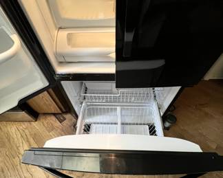 Kenmore fridge and freezer combo. Good, working condition. Clean. Available for presale. Text 407-448-3093.