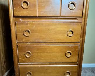 Chest of drawers (4). L-30in, W-18in, H-45in. Available for presale. Text 407-448-3093.