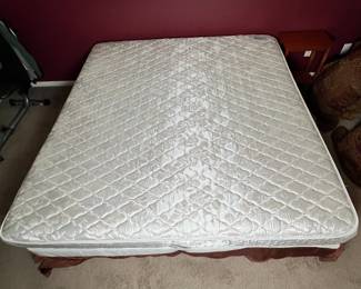 King mattress from The Original Mattress Factory. Clean and in good shape. Orthopedic. Available for presale. Text 407-448-3093.