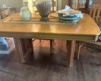 Table chairs Bassett 75