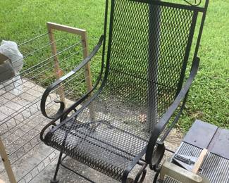 Bouncy iron chair 20