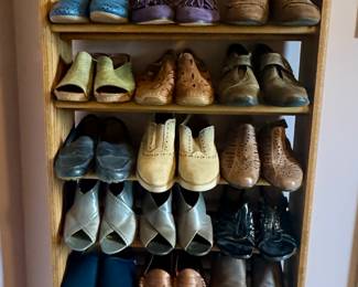 So many women’s shoes (size 10)