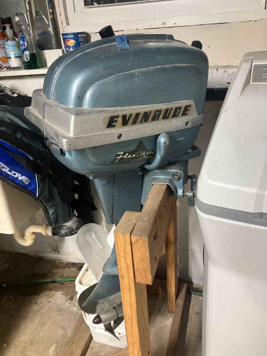 Evinrude Fleetwin Quasonic boat motor